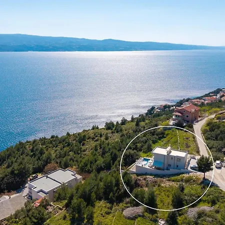 Seaview Aria: Spectacular 3-bedroom Retreat *