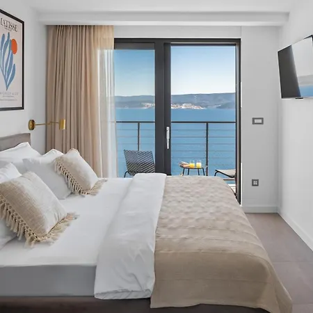 Seaview Aria: Spectacular 3-bedroom Retreat Villa