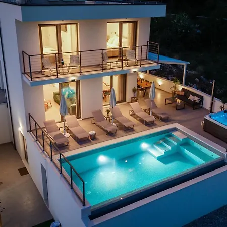 Seaview Aria: Spectacular 3-bedroom Retreat Villa *