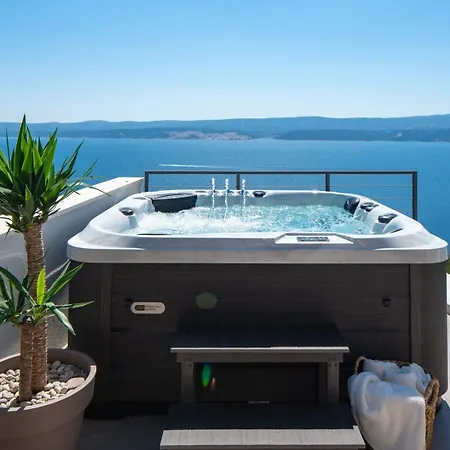 Villa Seaview Aria: Spectacular 3-bedroom Retreat
