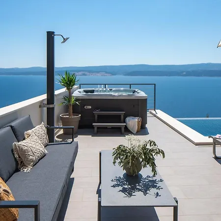 Villa Seaview Aria: Spectacular 3-bedroom Retreat