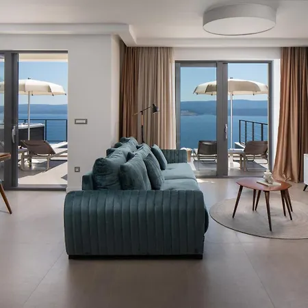 Villa Seaview Aria: Spectacular 3-bedroom Retreat *
