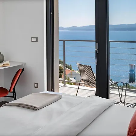Seaview Aria: Spectacular 3-bedroom Retreat *