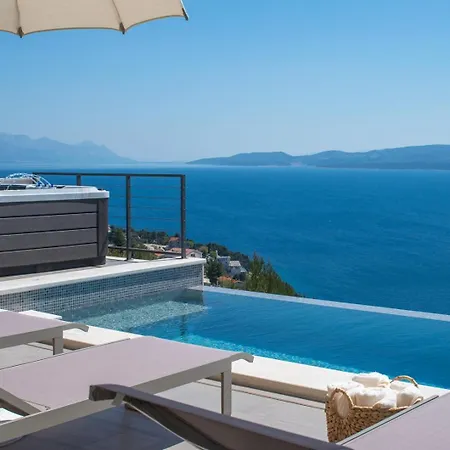 Seaview Aria: Spectacular 3-bedroom Retreat