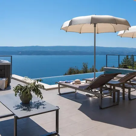 Seaview Aria: Spectacular 3-bedroom Retreat Villa *
