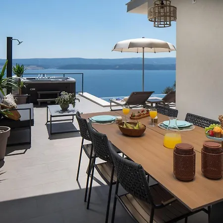 Villa Seaview Aria: Spectacular 3-bedroom Retreat *